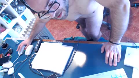 ravingr3d3 online show from February 3, 2025, 3:17 pm