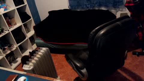 ravingr3d3 online show from February 4, 2025, 11:06 pm