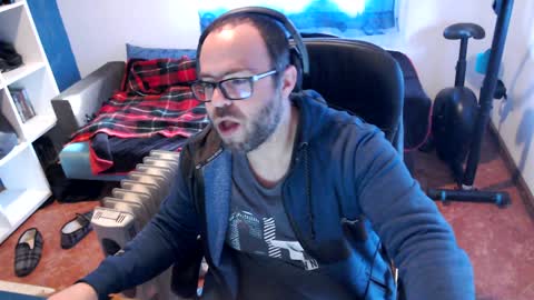 ravingr3d3 online show from February 6, 2025, 3:09 pm