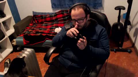 ravingr3d3 online show from February 6, 2025, 10:00 pm