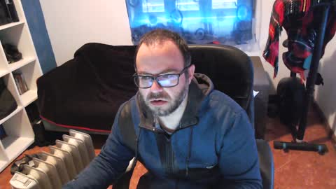 ravingr3d3 online show from February 7, 2025, 9:05 am