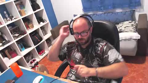 Snapshot of ravingr3d3 chatting on October 5, 2025, 9:24 pm ravingr3d3 online show from October 5, 2025, 9:24 pm