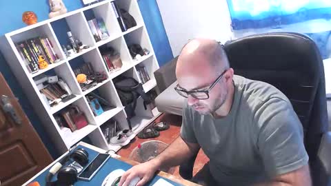 Snapshot of ravingr3d3 chatting on October 13, 2025, 8:03 am ravingr3d3 online show from October 13, 2025, 8:03 am