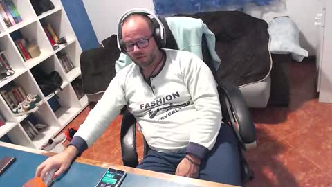 ravingr3d3 online show from November 12, 2025, 11:25 pm