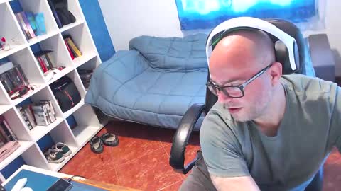 ravingr3d3 online show from April 27, 2026, 10:02 am