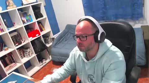 ravingr3d3 online show from May 3, 2026, 8:26 pm