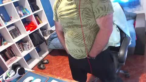 ravingr3d3 online show from May 4, 2026, 8:32 am