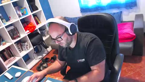 ravingr3d3 online show from May 7, 2026, 8:31 am