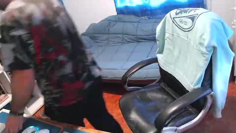 ravingr3d3 online show from May 12, 2026, 8:11 am
