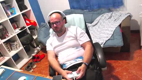ravingr3d3 online show from May 12, 2026, 8:50 pm