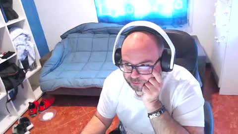 ravingr3d3 online show from May 14, 2026, 8:21 am