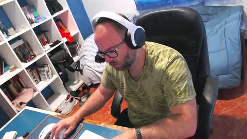 ravingr3d3 online show from May 19, 2026, 7:58 am