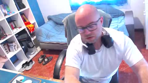 ravingr3d3 online show from May 22, 2026, 10:43 am