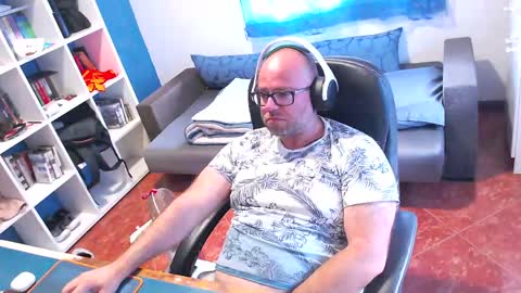 ravingr3d3 online show from May 24, 2026, 3:28 pm