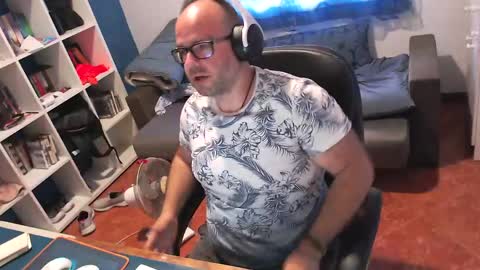 ravingr3d3 online show from May 25, 2026, 8:09 am