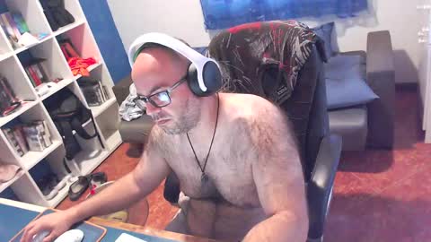 ravingr3d3 online show from May 26, 2026, 11:39 am