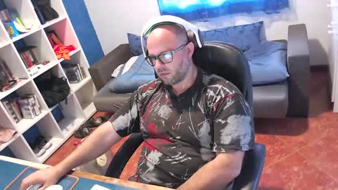 ravingr3d3 online show from May 27, 2026, 8:33 am