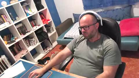 ravingr3d3 online show from May 31, 2026, 9:27 pm