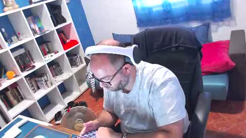 ravingr3d3 online show from June 8, 2026, 1:11 pm