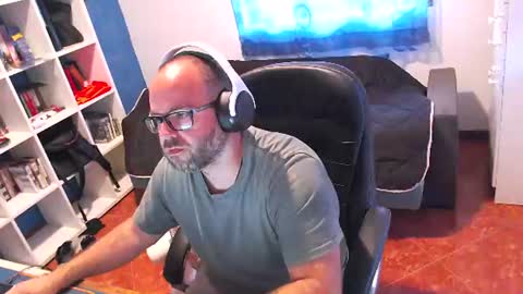 ravingr3d3 online show from June 9, 2026, 8:04 am