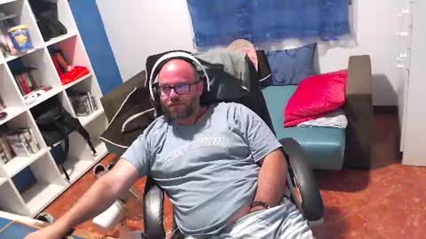 ravingr3d3 online show from June 10, 2026, 11:57 pm