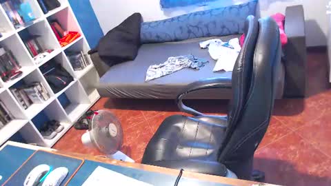 ravingr3d3 online show from June 16, 2026, 10:51 am