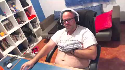 ravingr3d3 online show from June 18, 2026, 11:09 pm