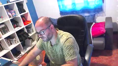 ravingr3d3 online show from June 30, 2026, 8:15 am