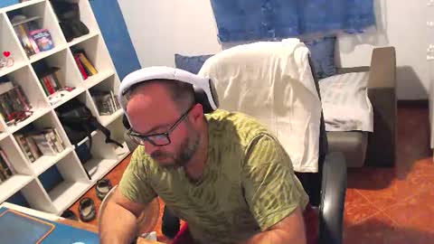 ravingr3d3 online show from July 7, 2026, 9:52 pm