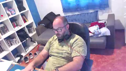 ravingr3d3 online show from July 8, 2026, 9:58 am
