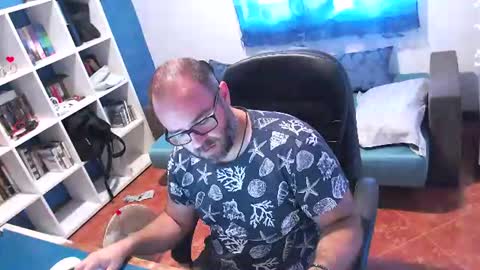ravingr3d3 online show from July 17, 2026, 7:59 am