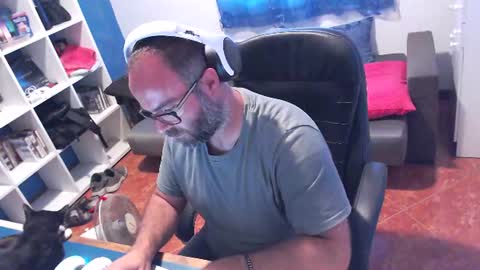 ravingr3d3 online show from July 28, 2026, 11:17 am