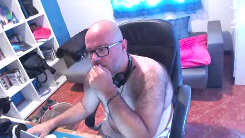 ravingr3d3 online show from August 4, 2026, 11:46 am