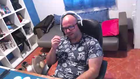 ravingr3d3 online show from August 5, 2026, 8:17 am