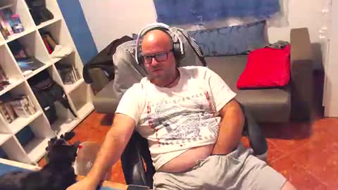 ravingr3d3 online show from August 5, 2026, 11:39 pm