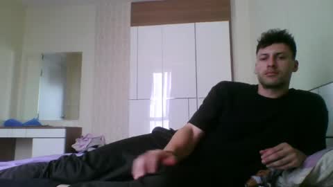 rawdr3 online show from April 24, 2026, 5:32 am