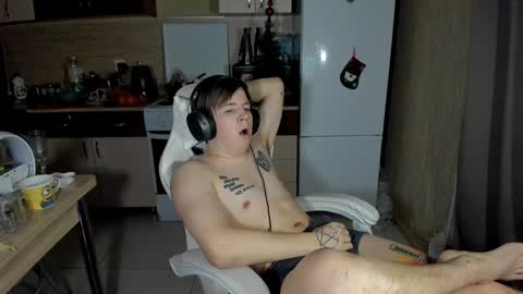 Snapshot of ray_hill chatting on January 3, 2025, 7:50 pm Ray online show from January 3, 2025, 7:50 pm