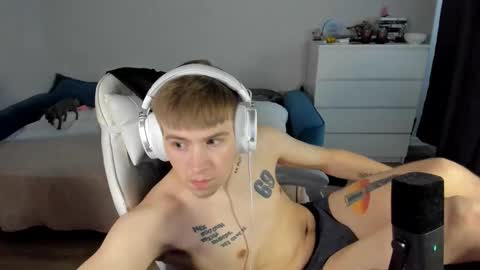 Snapshot of ray_hill chatting on October 1, 2025, 2:01 pm Ray online show from October 1, 2025, 2:01 pm