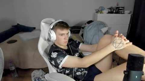 Snapshot of ray_hill chatting on October 3, 2025, 9:01 pm Ray online show from October 3, 2025, 9:01 pm