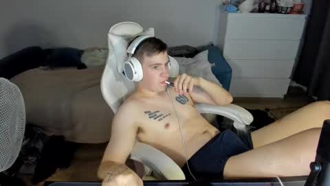 Snapshot of ray_hill chatting on October 13, 2025, 8:42 pm Ray online show from October 13, 2025, 8:42 pm