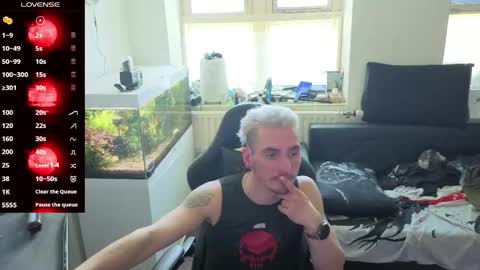 Rayzel online show from April 30, 2026, 11:38 am