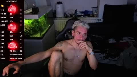 Rayzel online show from May 3, 2026, 11:33 pm
