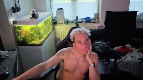 Rayzel online show from May 6, 2026, 7:08 pm