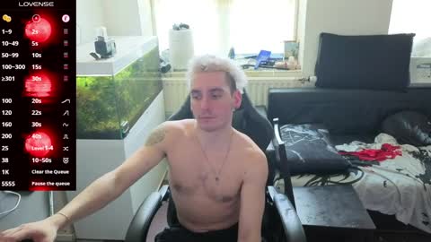 Rayzel online show from May 8, 2026, 11:59 am
