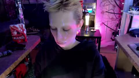 Snapshot of raziel_haze chatting on December 3, 2024, 7:54 am Yrriel Strife Candy-Demon Caveboy mr. Cringe online show from December 3, 2024, 7:54 am