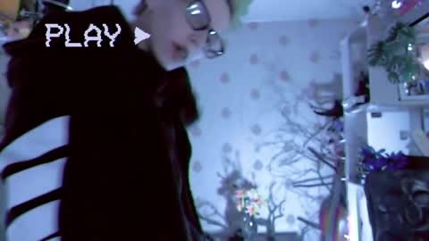 Snapshot of raziel_haze chatting on December 5, 2024, 8:11 am Yrriel Strife Candy-Demon Caveboy mr. Cringe online show from December 5, 2024, 8:11 am