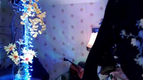 Snapshot of raziel_haze chatting on December 14, 2024, 12:33 pm Yrriel Strife Candy-Demon Caveboy mr. Cringe online show from December 14, 2024, 12:33 pm