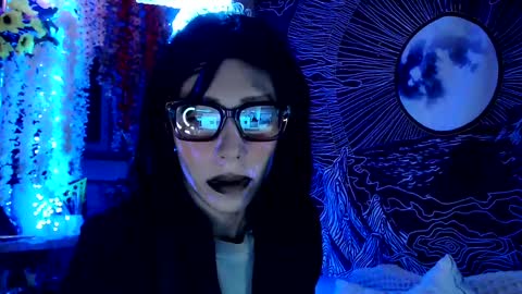 Snapshot of raziel_haze chatting on January 1, 2025, 4:50 am Yrriel Strife Candy-Demon Caveboy mr. Cringe online show from January 1, 2025, 4:50 am