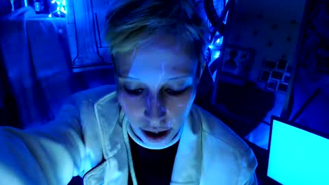 Snapshot of raziel_haze chatting on January 9, 2025, 2:18 pm Yrriel Strife Candy-Demon Caveboy mr. Cringe online show from January 9, 2025, 2:18 pm