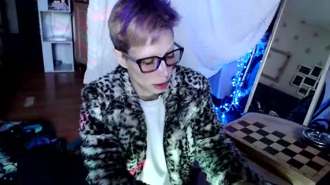 Snapshot of raziel_haze chatting on January 12, 2025, 10:02 am Yrriel Strife Candy-Demon Caveboy mr. Cringe online show from January 12, 2025, 10:02 am